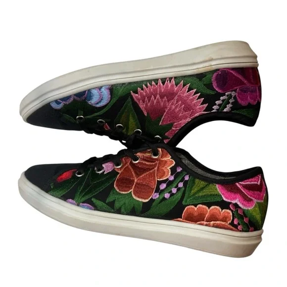Fair-trade ONI Artisan-Made Floral Embroidered Zinacantán Black Sneakers Size 8